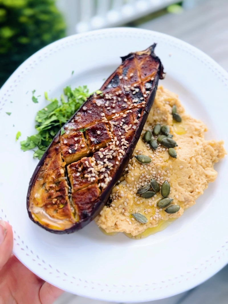 Aubergine met hummus